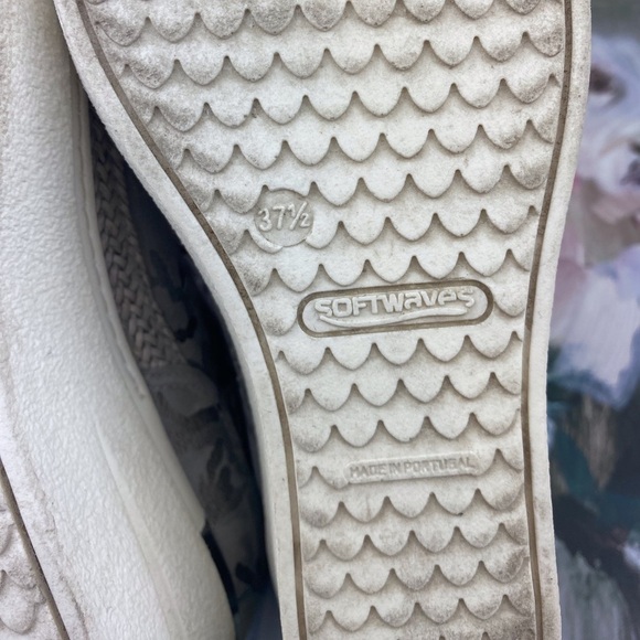 Softwaves Metallic Silver Camo Sneakers Size 7.5. - Picture 11 of 13